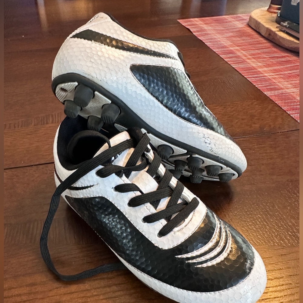 Fixari Infiniti Soccer Cleats & Shin Guards